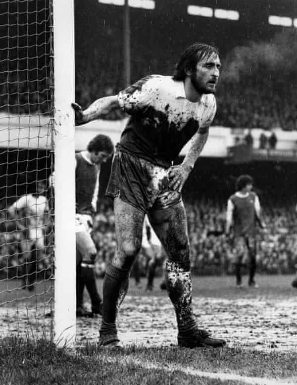 Frank Lampard Sr at Highbury stadium in 1975.