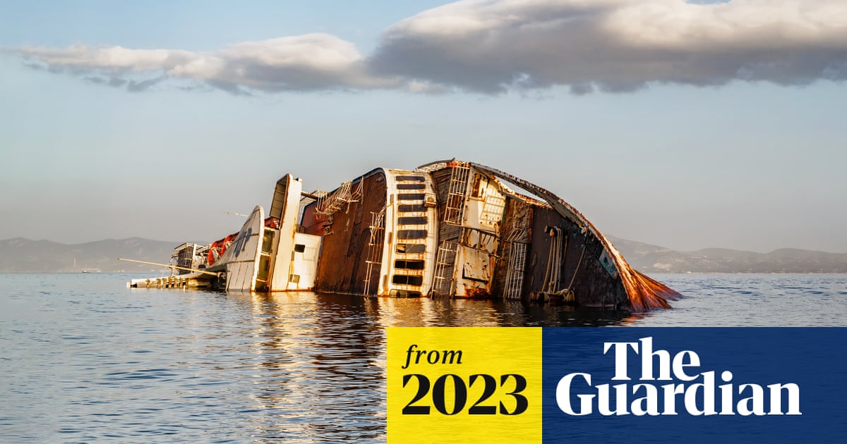 Shipwreck Survival Strategies: Essential Life-Saving Tips