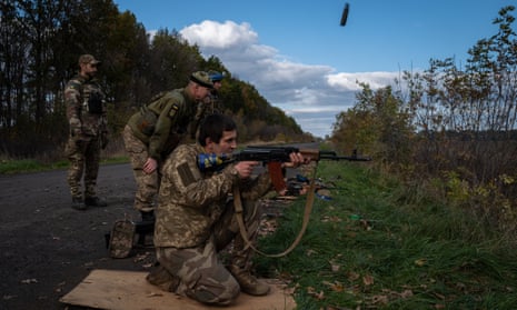 Ukrainian soldiers train in Kharkiv.