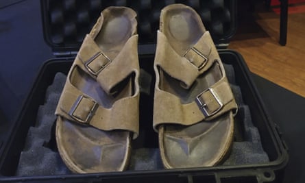 Les Birkenstocks de Steve Jobs du milieu des années 1970 se sont vendues 218 750 $ lors d'une vente aux enchères à New York.