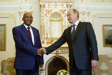 Jacob Zuma and Vladimir Putin shaking hands