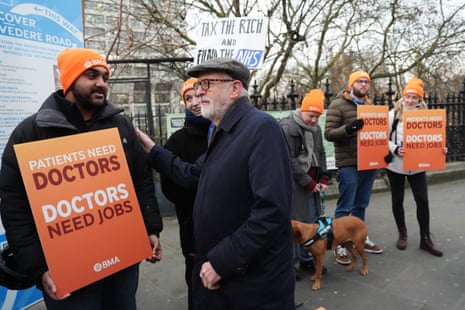Jeremy Corbyn talking with striking doctors