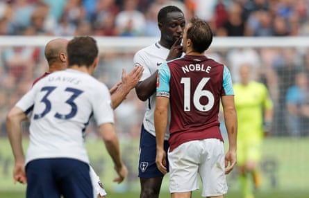 Mark Noble square up to Moussa Sissoko
