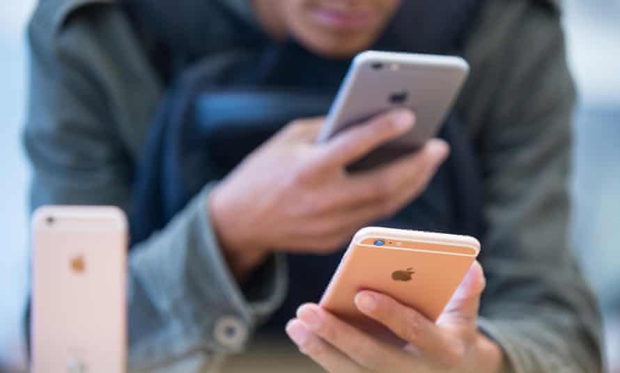 Apple S Iphone 6s Breaks Record As China Boosts Sales To 13m Iphone 6s The Guardian