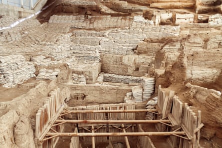 Excavations at the site of Çatalhöyük.