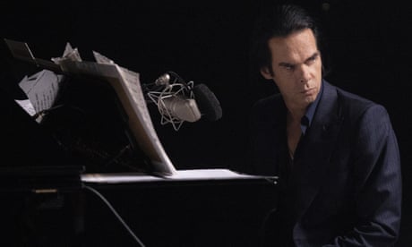 Nick Cave, Alexandra Palace'ta Idiot Prayer yapıyor - bunun gibi canlı yayınlanan konserlerin sürdürülebilirliği iyileştirmeye yardımcı olabileceği umulmaktadır.