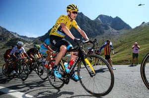 Chris Froome climbs the Col du Tourmalet