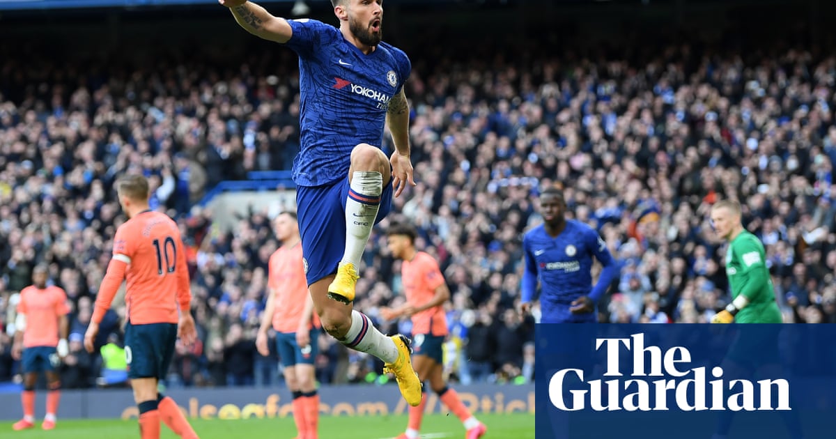 Olivier Giroud continues fine form to cap Chelseas 4-0 cruise past Everton