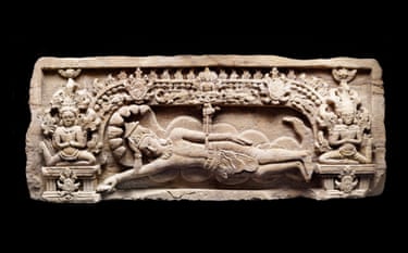 Lintel depicting Vishnu reclining on the serpent Ananta Shesha (Anantashayin) and the birth of Brahma, mid 600s, sandstone, 63 × 158 × 28 cm, Battambang Provincial Museum, transferred from National Museum of Cambodia, Phnom Penh.