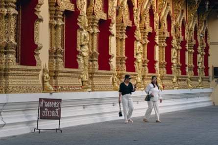Chinese tourists at a temple in Chiang Mai copy