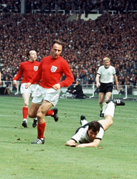 George Cohen en action lors de la finale de la Coupe du monde 1966 à Wembley.