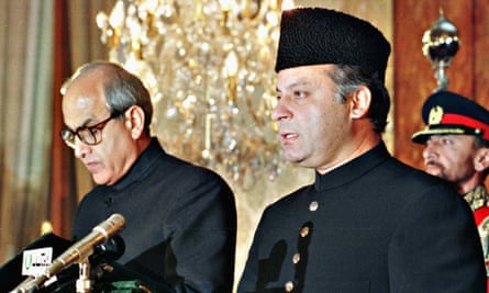 Nawaz Sharif is sworn in as prime minister in 1997