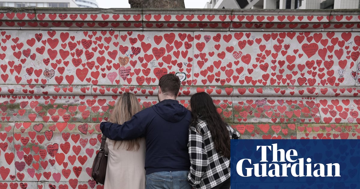 ‘Superhuman’ healthcare workers saved NHS from collapse, Covid inquiry finds