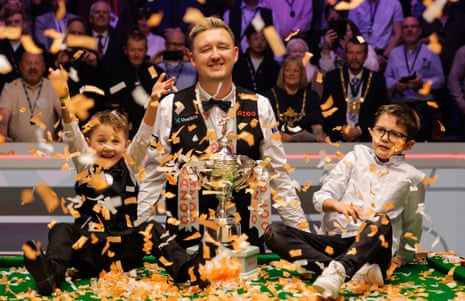 Kyren Wilson and his two sons with the trophy.