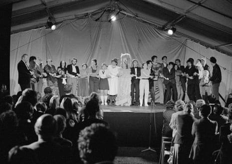 Final Bow roll G neg 19 rtch NWF