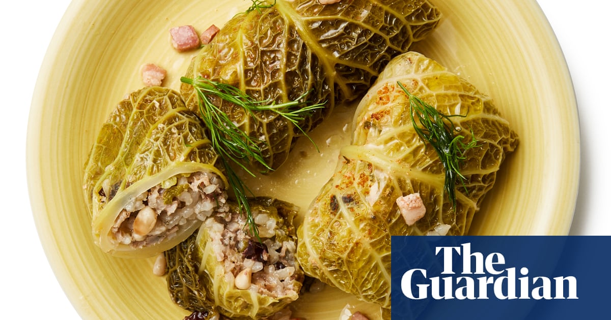 Тези долма с цитруси свинско месо и ориз традиционно се