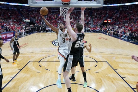 Spurs 103-113 Pelicans: C.J. McCollum and Pelicans leave Gregg