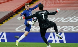 Liverpool v chelsea: premier lig - canlı! 4 alisson gezintiye çıkar ve neredeyse liverpool'a mal olur.