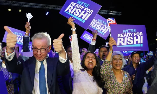 Michael Goveleft), wife of Rishi Sunak Akshata Murthy (center) and mother Usha Sunak (right) cheering him on on during final bustle event at Wembley Arena.
