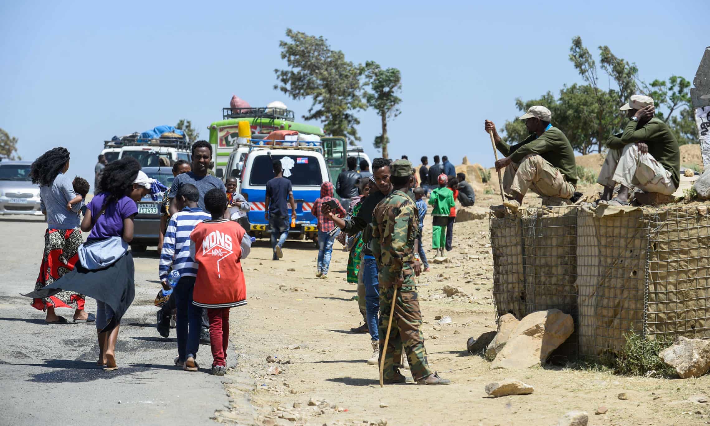 People go about their business along the border between Eritrea and Ethiopia