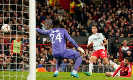 Twente's Sam Lammers, centre, scores his side's first goal past Manchester United's goalkeeper Andre Onana