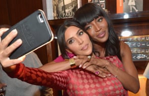 kim kardashian takes a selfie of herself with naomi campbell