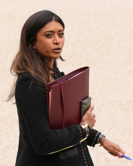 Prisca Theveno walking carrying file