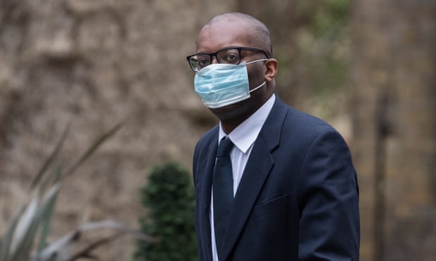 Kwasi Kwarteng arrives in Downing Street wearing a face mask.