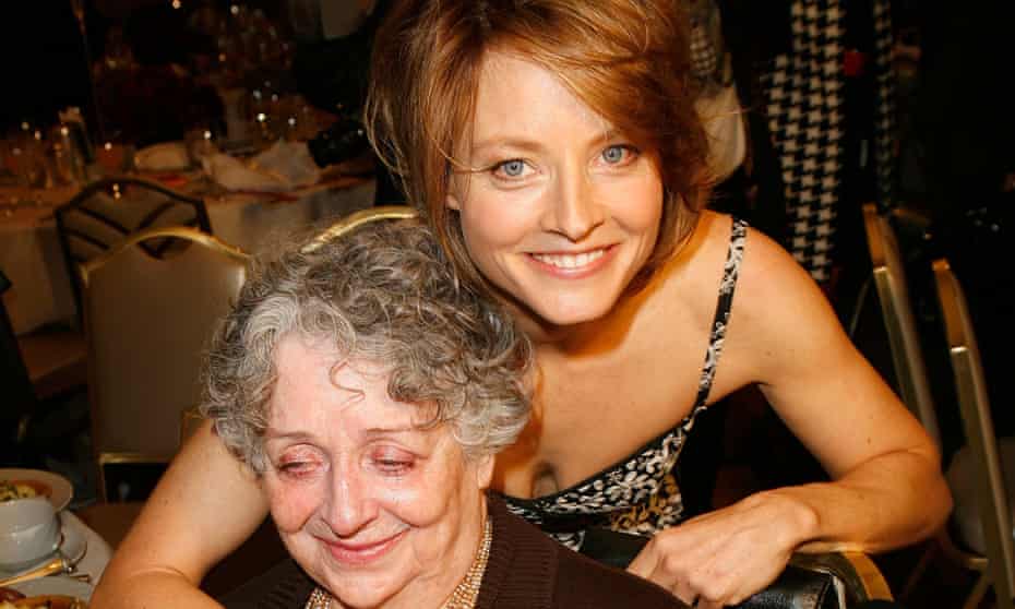 Jodie Foster in 2007 standing behind her mother with her arm around her