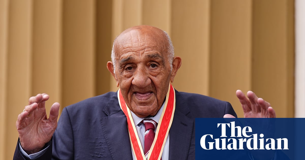 Sir Billy Boston, first rugby league player to receive knighthood, dies aged 92
