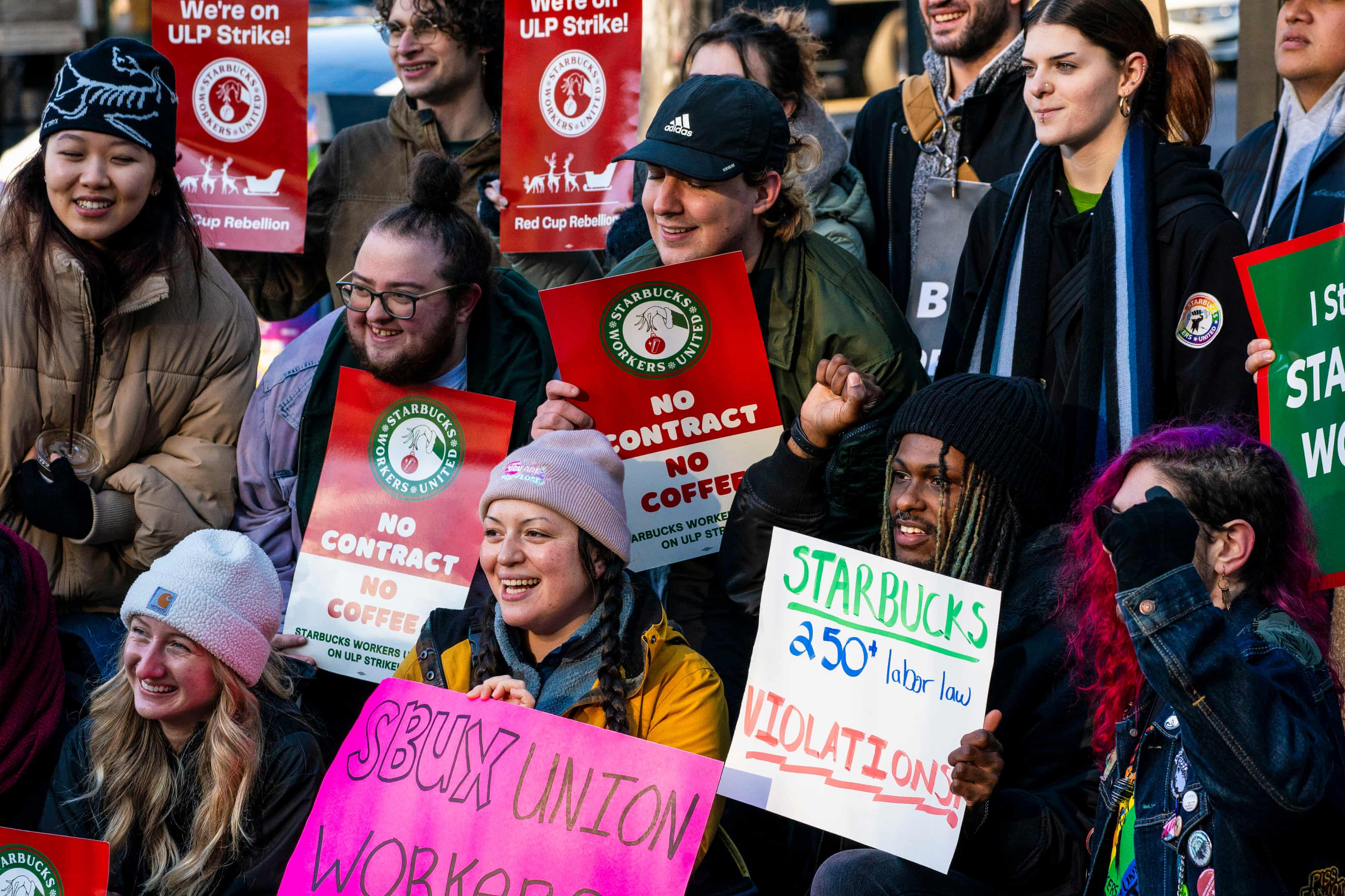 Starbucks resumes bargaining amid fresh wave of unionized stores (theguardian.com)