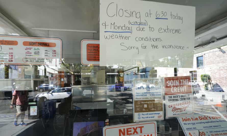 A sign says the restaurant closes early due to the extreme heat