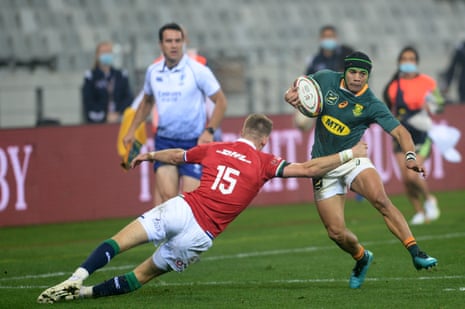 Cheslin Kolbe of South Africa goes past Liam Williams to score a try.