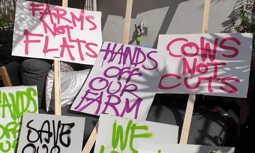 Local residents argue that the council should give them the opportunity to launch a community-run or charitable farm.