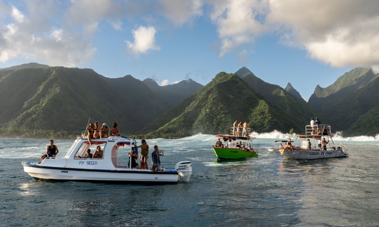 Whales ‘relentlessly pestered’: tourism boom sparks new rules in French Polynesia Boats show tourists around Tahiti, French Polynesia.Photograph: The Guardian