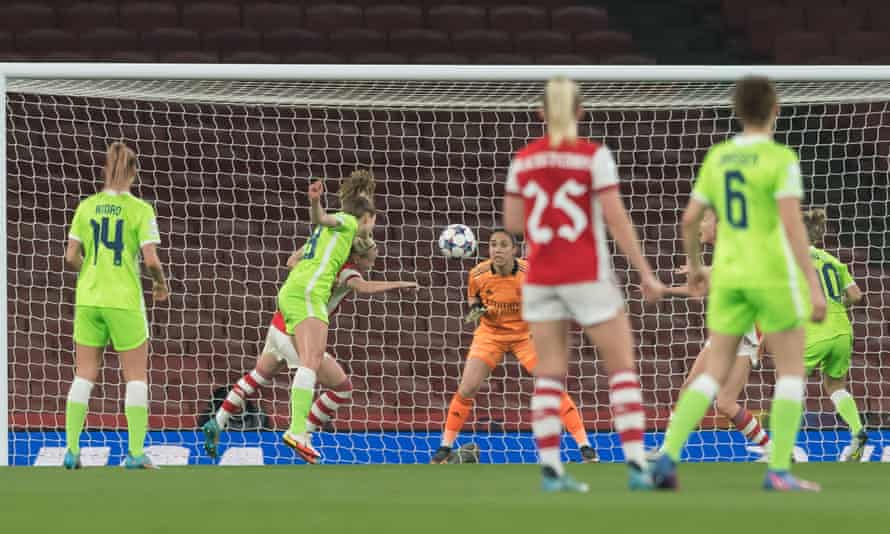Tabea Wassmuth heads in the opener for Wolfsburg during their draw