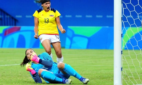 Hope Solo concedes a soft first goal against Colombia