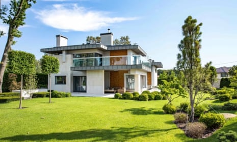 The villa pictured on the Romance Retreat casting site.
