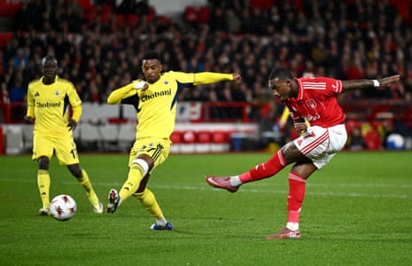Callum Hudson-Odoi scores for Forest!
