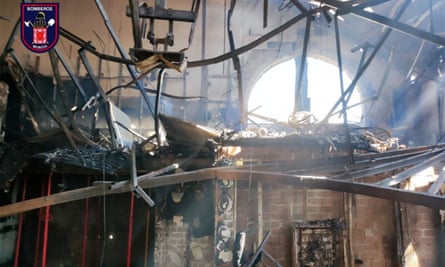 Al menos 13 personas murieron en un incendio en el interior de una discoteca de Murcia.