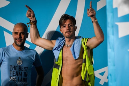Pep Guardiola dan Grealish dalam hi-vis.