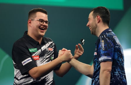 Gian van Veen and Luke Humphries smile as they shake hands after their quarter-final.