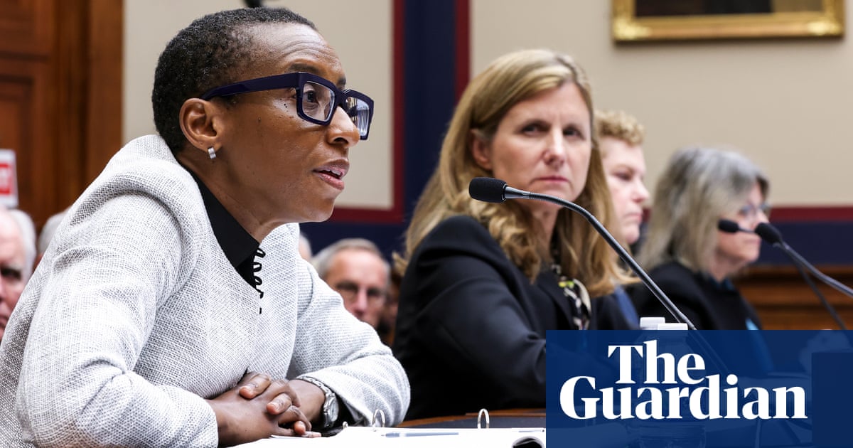 Ръководителите на три университета продължават да отправят призиви за оставка