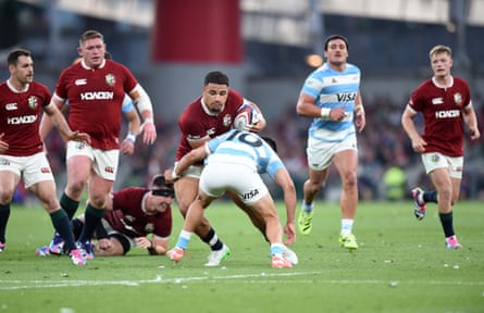 Sione Tuipulotu attacks against Argentina