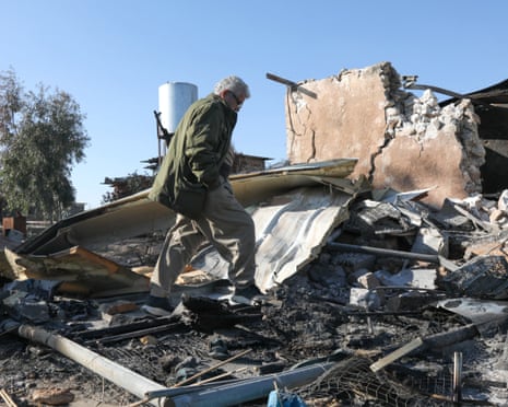 Luftangriffe im Gange Iran-Irak-Grenze“ /></p><p><strong>Erhöhung der Risiken eines Bürgerkriegs</strong></p><p>Experten haben gewarnt, dass die Bemühungen der USA und Israels, ethnische Gemeinschaften im Iran, wie etwa die Kurden, zu mobilisieren, das Risiko eines chaotischen Bürgerkriegs erhöhen könnten, wenn das derzeitige Regime in Teheran zusammenbricht. Die Unterstützung bewaffneter Gruppen aus diesen Gemeinschaften könnte die Region weiter destabilisieren und zu einem noch komplexeren und unvorhersehbareren Konflikt führen.</p><p><strong>US-Militäroperationen gegen Iran</strong></p><p>Hochrangige US-Militärbeamte haben eingeräumt, dass das Land möglicherweise nicht in der Lage ist, jede iranische Drohne abzuschießen, die gegen seine Vermögenswerte abgefeuert wird. Infolgedessen hat sich der Schwerpunkt auf die rasche Zerstörung der Startplätze für iranische Drohnen und konventionelle Raketen verlagert, um die militärischen Fähigkeiten des Landes zu schwächen.</p><p><img src=