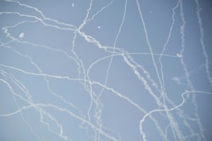 Contrail patterns in the sky