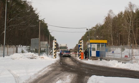 The arrival lane at the border complex
