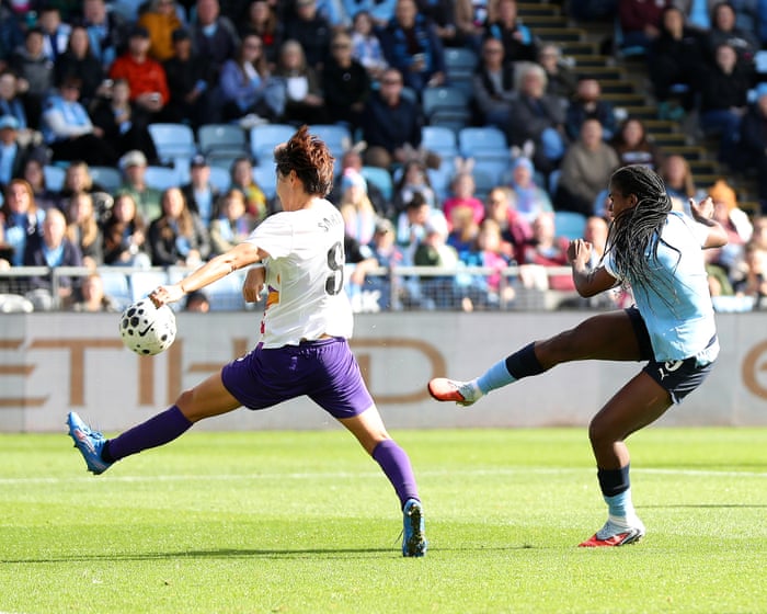 Bunny Shaw is back and Chelsea stay perfect – Women’s Football Weekly podcast
