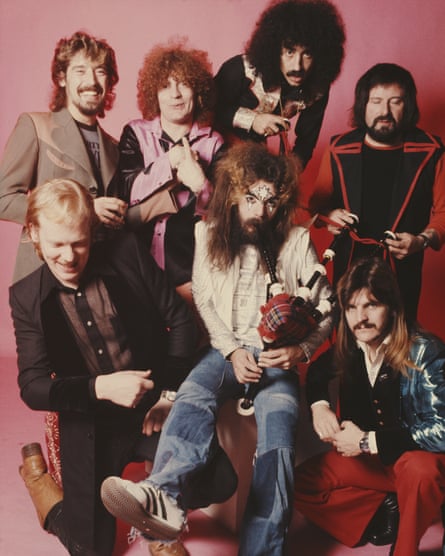 Wizzard, clockwise, from front left: saxophonist Nick Pentelow, drummer Keith Smart, keyboard player Bob Brady, drummer Charlie Grima, saxophonist Mike Burney, bassist Rick Price and Roy Wood.