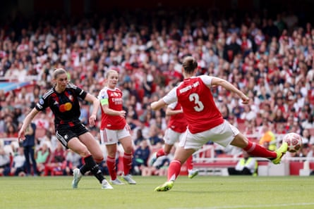 Jule Brand scores OL Lyonnes’ first extremity against Arsenal.